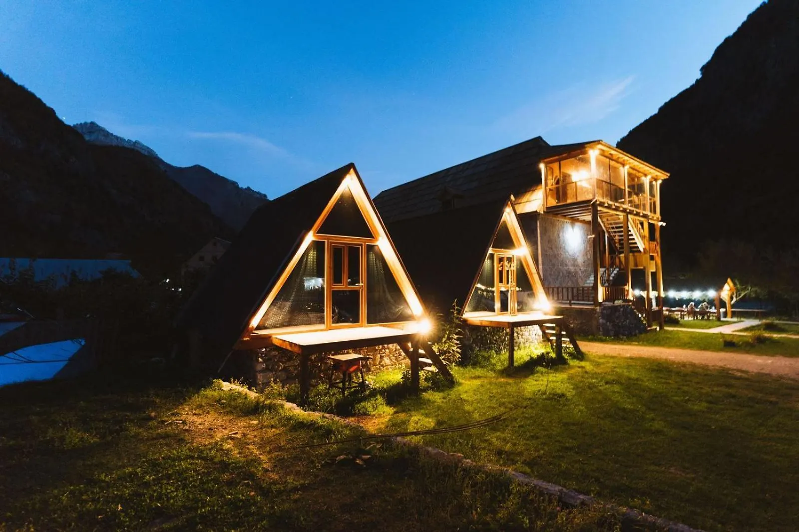 Logu I Harushave Villa Theth Albania