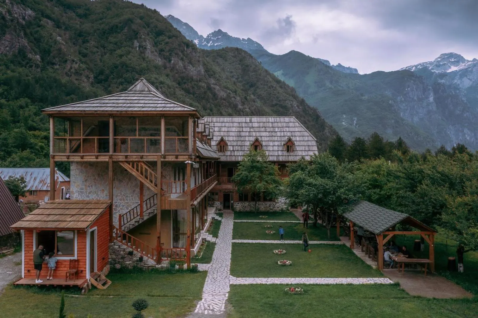 Logu I Harushave Villa Theth 0*,  Albania