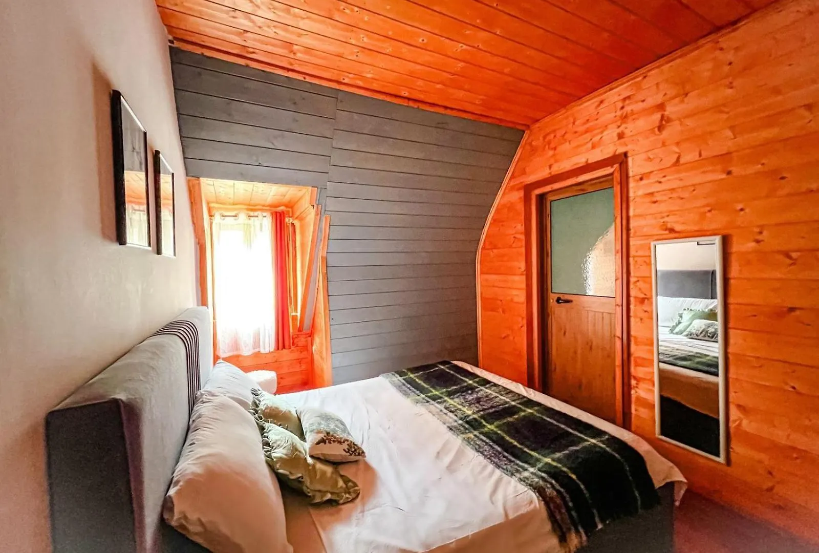 Logu I Harushave Villa Theth 0*,  Albania